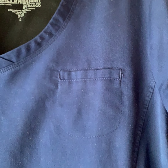 Grey’s Anatomy Navy Scrub Top - Picture 4 of 6